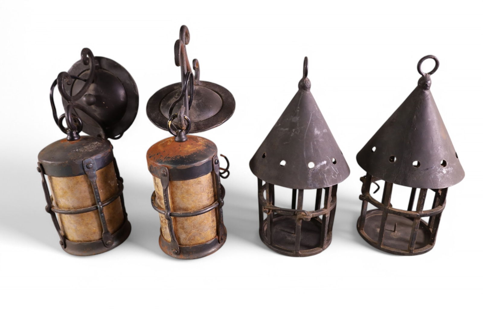 2 PAIRS OF LANTERNS (1 of 3)