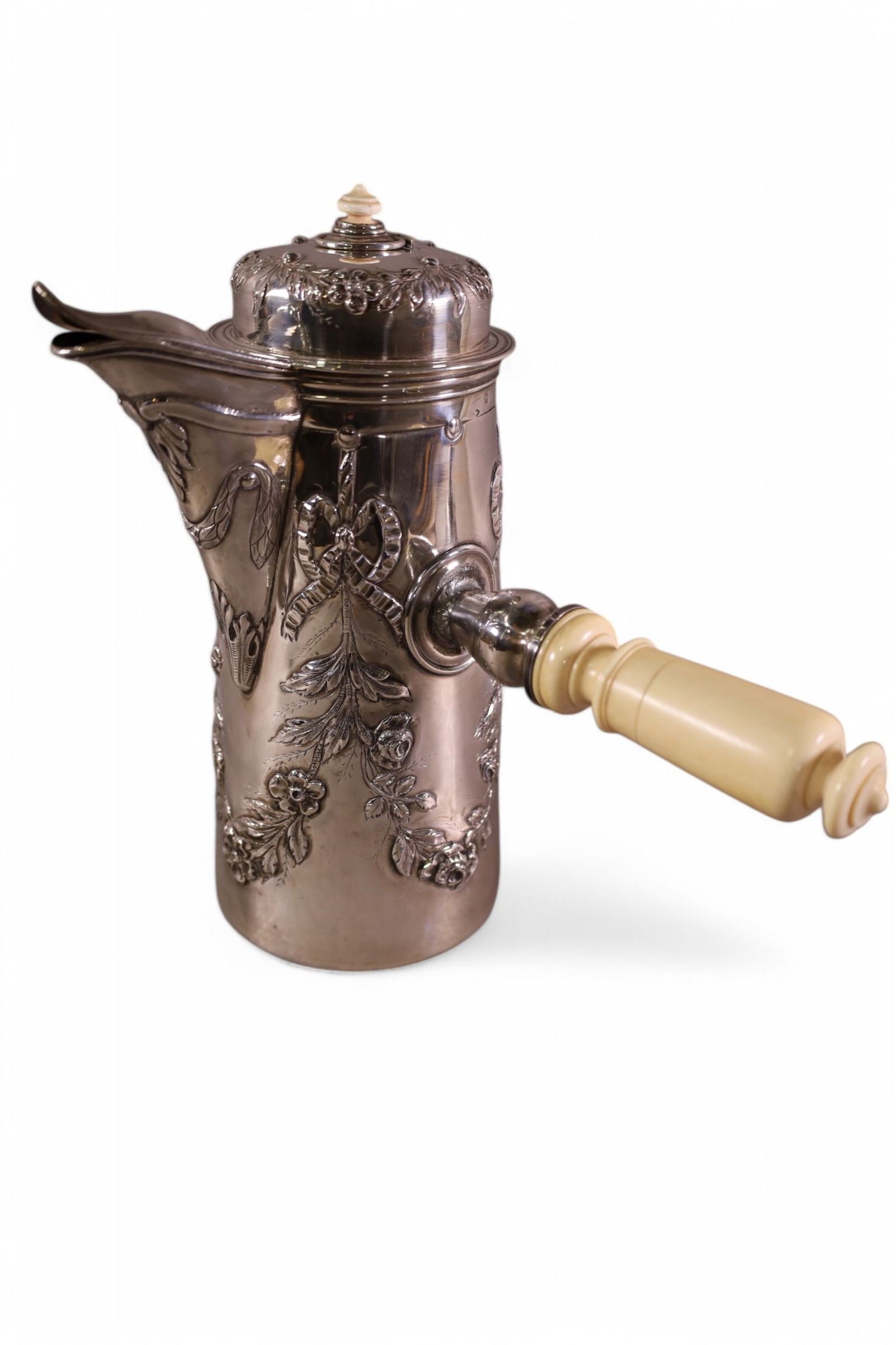 STERLING TEA POT: BONE HANDLED ENGLISH STERLING TEA POT. APPROX. 700 GRAMS INCLUDING BONE HANDLE. 8 1/2" H