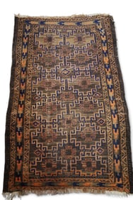 APPROX 4' 4" x 2' 8" HANDMADE WOOL RUG.