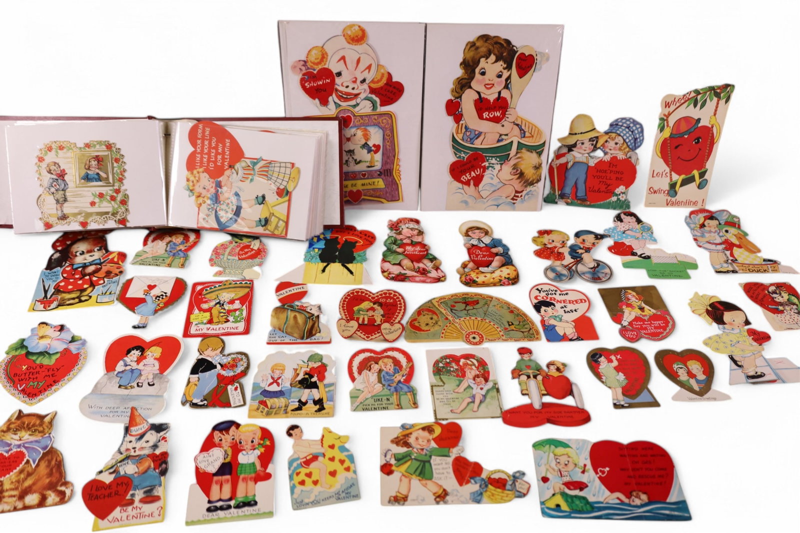 COLLECTION OF VINTAGE VALENTINES: SOME IN BOOKLET, SOME LOOSE.