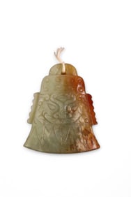 18TH CENTURY CHINESE BELL FORM JADE PENDANT