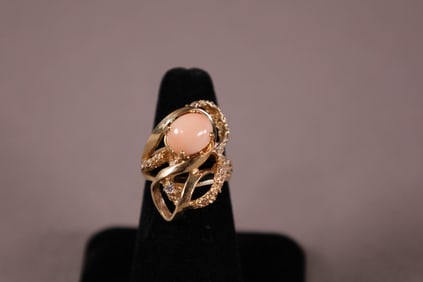 14k GOLD & CORAL RING