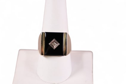 10k GOLD & ONYX RING