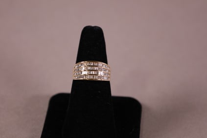 14k GOLD & DIAMOND RING