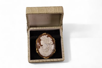 10k GOLD CAMEO