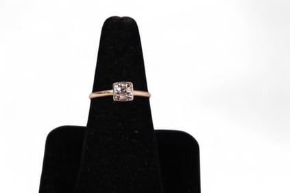 DIAMOND SOLITAIRE RING