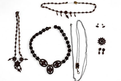 GROUPING OF GARNET JEWELRY