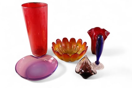 GROUPING OF COLORED MID CENTURY GLASS