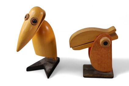 2 WOODEN BIRD CLIPS