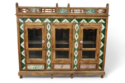 LARGE VICTORIAN 3 DOOR CABINET