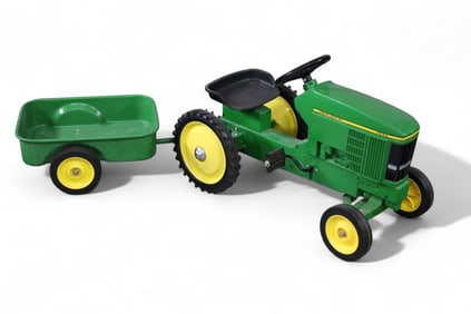 JOHN DEERE ERTL PEDAL TRACTOR W/ TRAILER