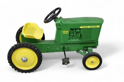 JOHN DEERE PEDAL TRACTOR