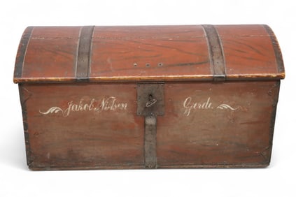 ANTIQUE HUMP BACK TRUNK