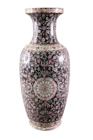 LARGE CHINESE PORCELAIN VASE