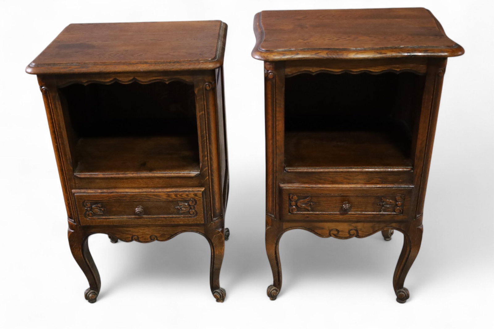 NEAR PAIR OF OAK NIGHTSTANDS: ENGLISH OAK NIGHTSTANDS, OPEN FRONTS WITH SINGLE LOWER DRAWER, PANELED SIDES. MINOR WEAR TO FINISH. 18" W x 14" D x 29" H. & 18" W x 13" D x 28" H. THIS ITEM EXCEEDS SIZE/WEIGHT LIMITATIONS FOR IN HOU