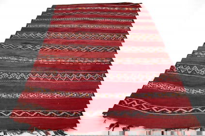 APPROX 8' 5" x 6' 3" HANDMADE WOOL RUG