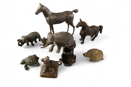 COLLECTION OF SMALL ANIMAL FIGURES
