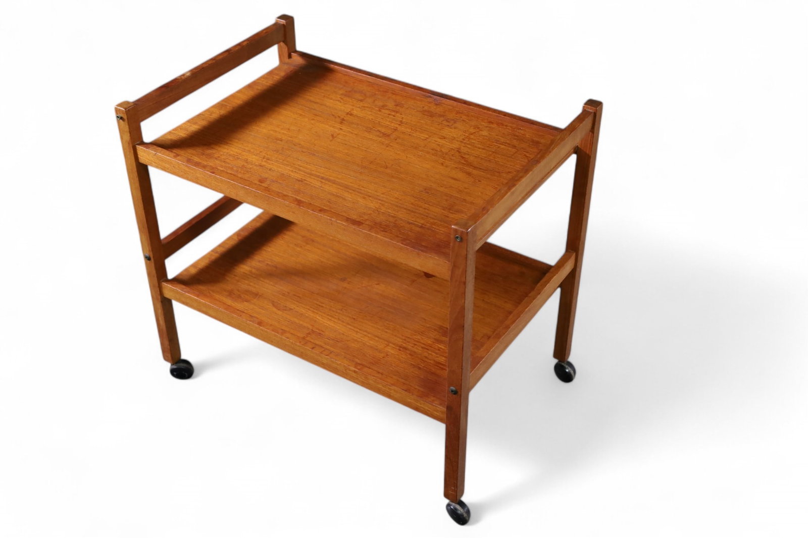 MID CENTURY MODERN BAR CART: MID CENTURY MODERN TEAK BAR CART, SOME STAINS. BRDR FURBO. 27" L x 18 1/2" W x 25" H. THIS ITEM EXCEEDS SIZE/WEIGHT LIMITATIONS FOR IN HOUSE SHIPPING, MUST BE PICKED UP IN HOUSE OR SHIPPED VIA 3rd PAR