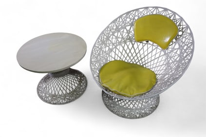 RUSSELL WOODARD SPUN FIBERSGLASS PATIO TABLE & CHR