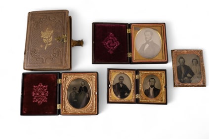 GROUPING OF ANTIQUE PHOTOS