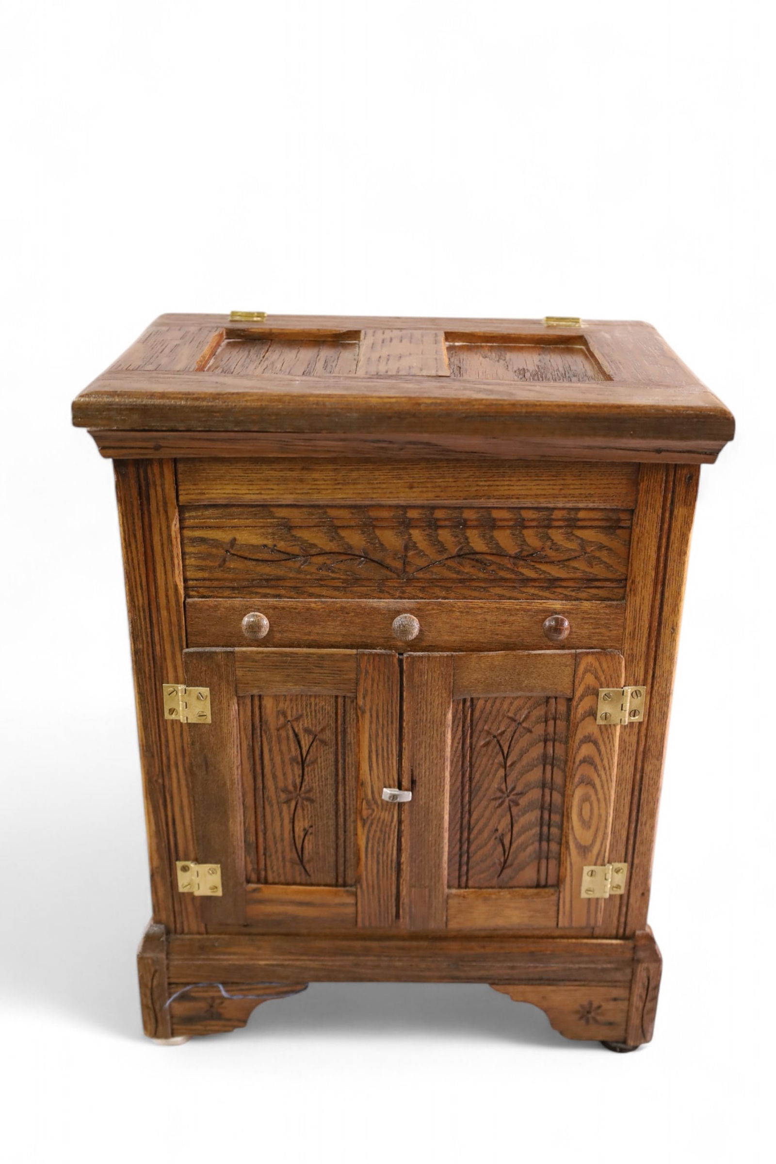 SALESMAN SAMPLE ICE BOX (1 of 3)