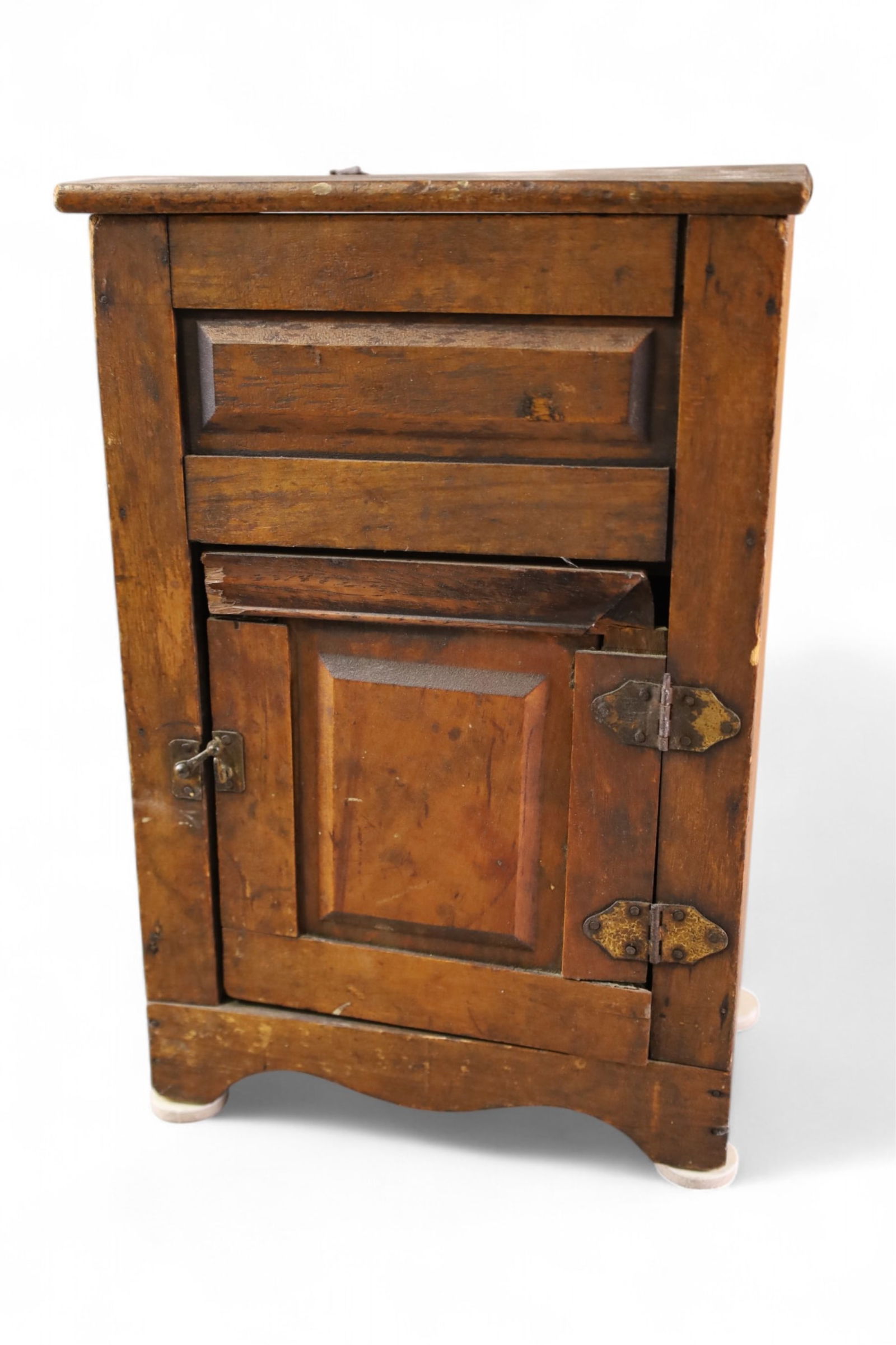 SALESMAN SAMPLE ICE BOX (1 of 3)