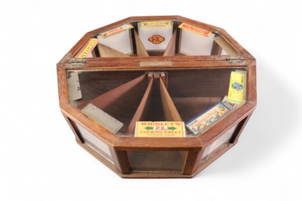REVOLVING CHEWING GUM DISPLAY