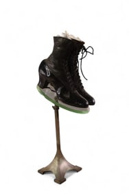 COUNTER TOP SHOE DISPLAY