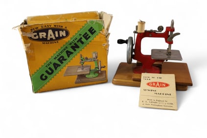 THE GRAIN TOY SEWING MACHINE