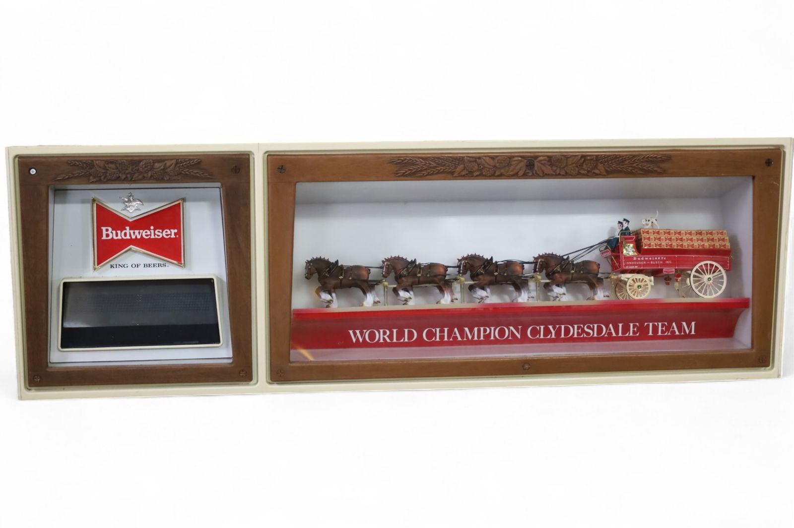 BUDWEISER CLYDESDALE TEAM SIGN: VINTAGE PLASTIC BUDWEISER CYLESDALE TEAM, WORKING. 52" L x 19" H.THIS ITEM EXCEEDS SIZE OR WEIGHT LIMITATIONS FOR IN HOUSE SHIPPING, MUST BE PICKED UP IN HOUSE OR SHIPPED VIA 3rd PARTY SHIPPER.