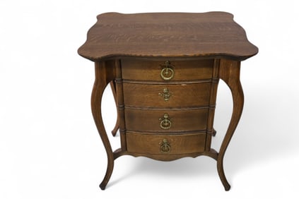 AM. OAK SIDE TABLE