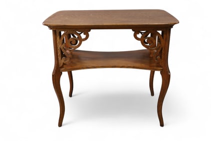 FANCY AMERICAN OAK LAMP TABLE