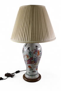 CHINESE PORCELAIN TABLE LAMP: CHINESE PORCELAIN TABLE LAMP, FAMILLE ROSE. ON WOOD BASE. 28" H.