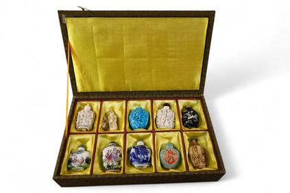 GROUPING OF SNUFF BOTTLES
