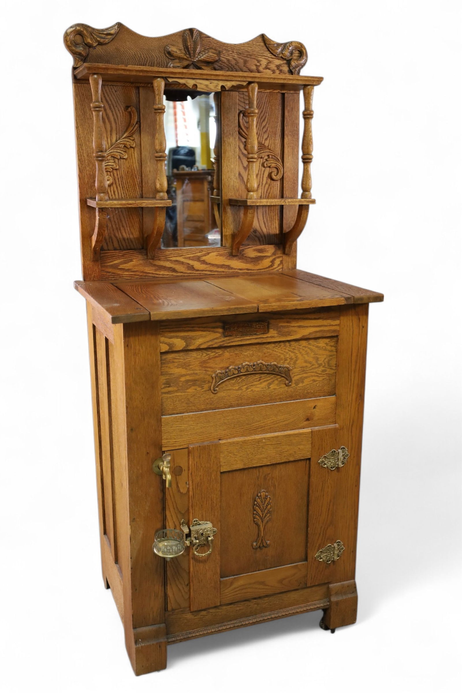 ICE PALACE OAK ICE BOX (1 of 4)