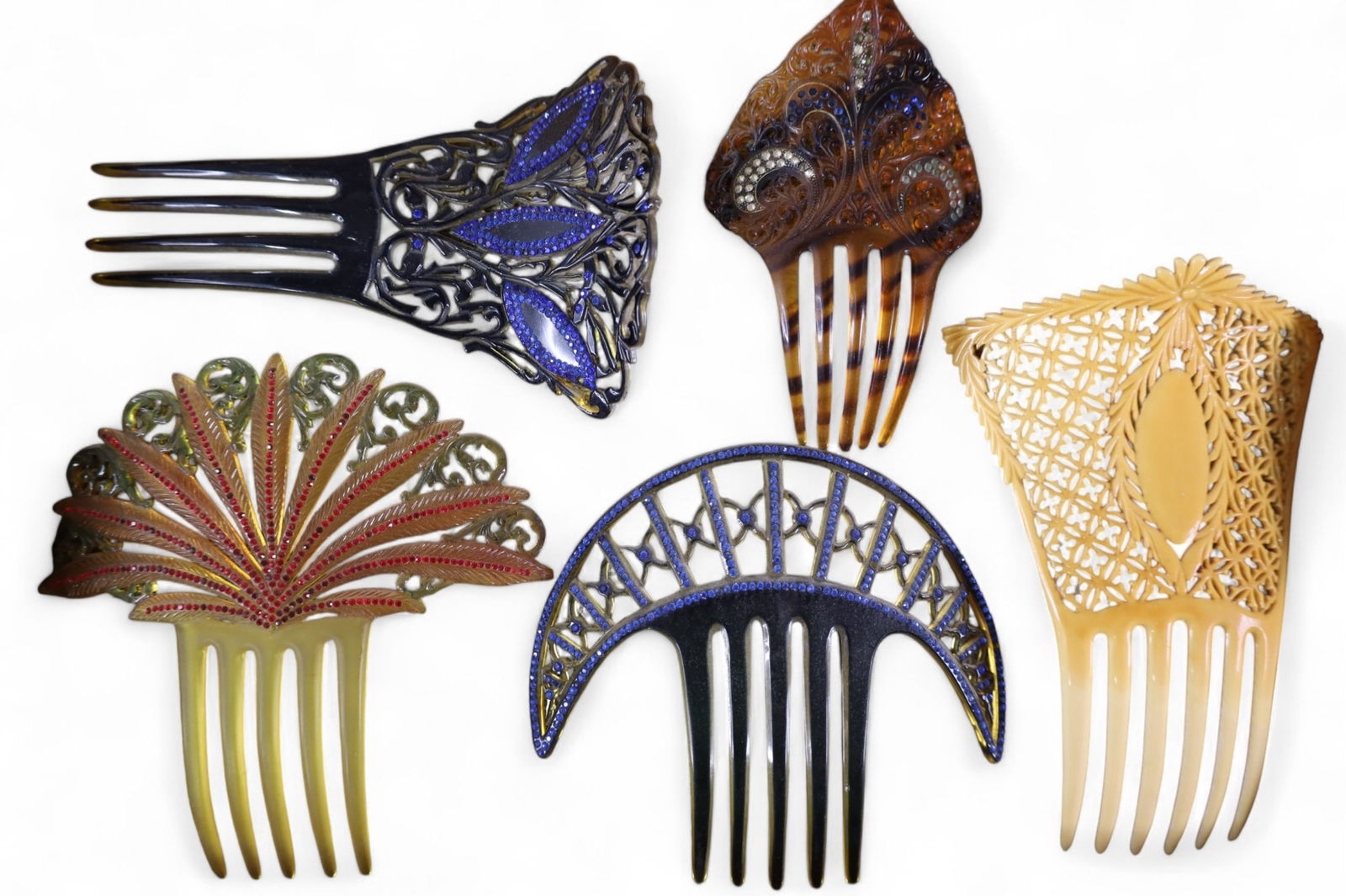 ART DECO HAIR COMBS: ANTIQUE ART DECO HAIR COMBS, BAKELITE AND JEWELED COMBS. SHOWCASE NOT INCLUDED.
