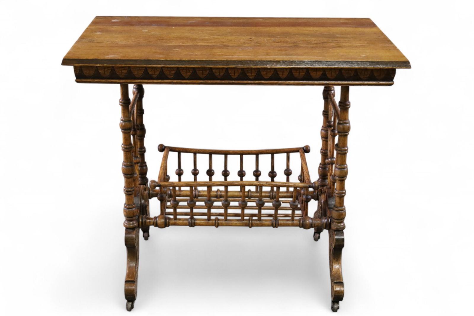 AMERICAN OAK STICK & BALL LAMP TABLE (1 of 5)