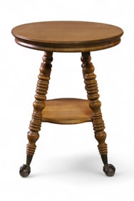 ROUND AMERICAN OAK LAMP TABLE