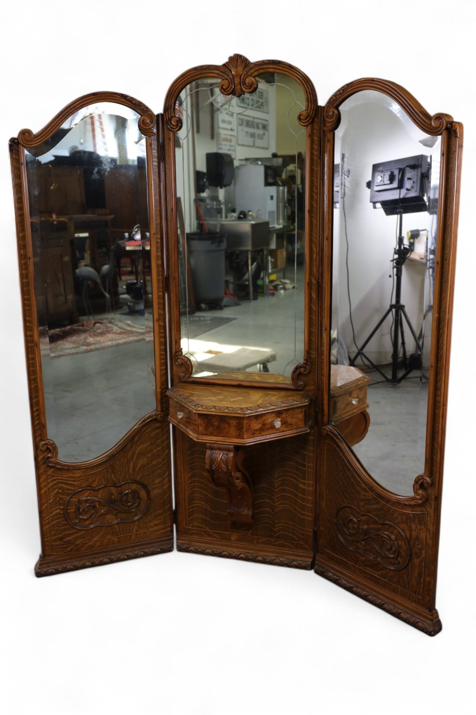 LARGE OAK DRESSING SCREEN VANITY (1 of 5)