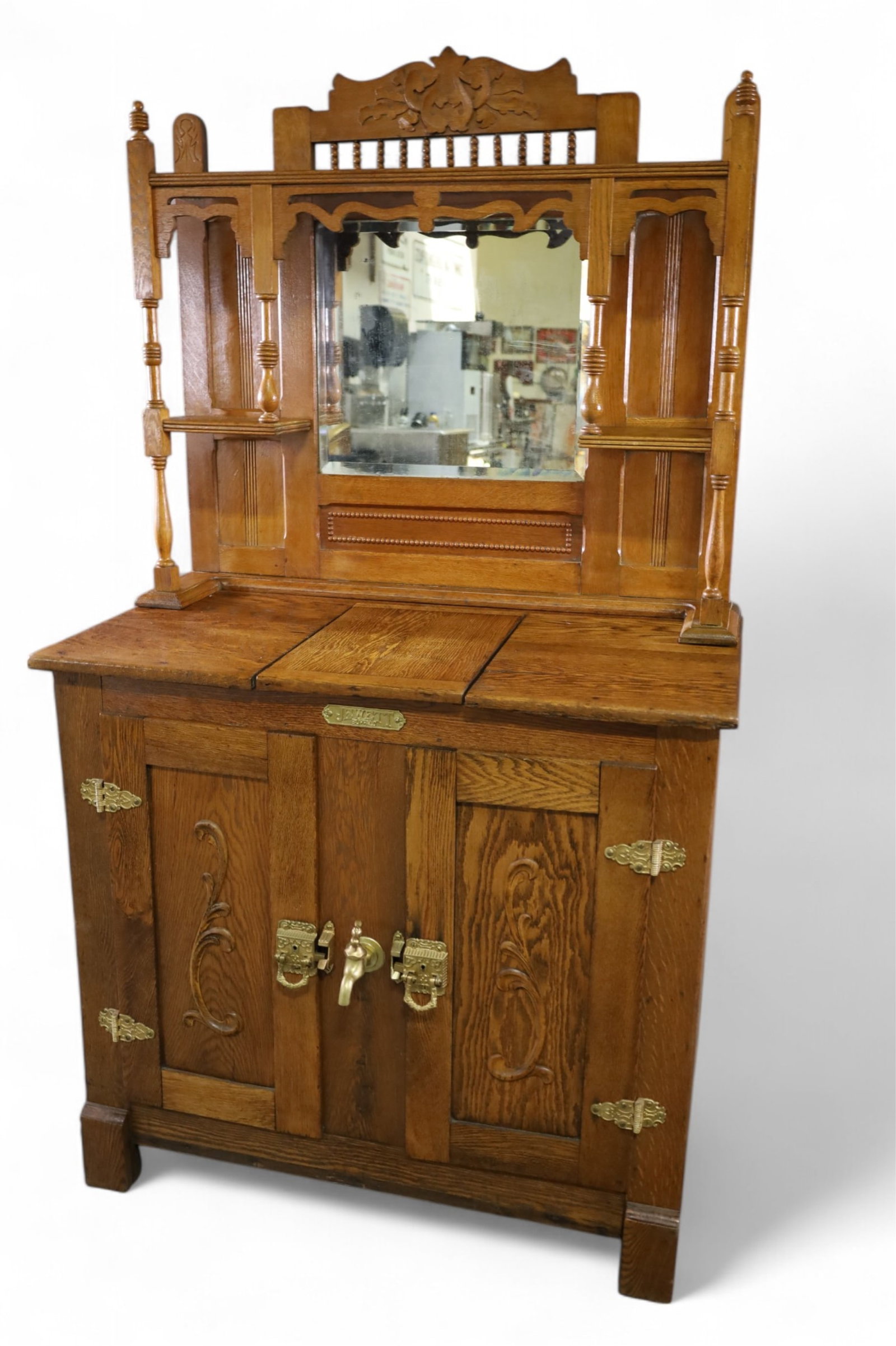 JEWETT PARLOR ICE BOX (1 of 5)