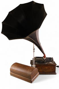 EDISON HOME PHONOGRAPH: TABLE TOP EDISON HOME PHONOGRAPH, WITH LARGE HORN, CRANK AND LID. CRANK BUT DOES NOT PLAY. 19" DIAM x 30" L HORN. MISSING HANDLE ON LID. THIS ITEM EXCEEDS SIZE OR WEIGHT LIMIATATIONS FOR IN HOUSE SHIP