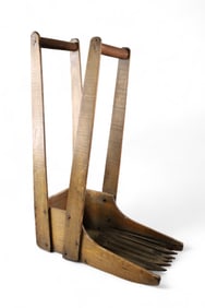 PRIMITIVE CRANBERRY SCOOP