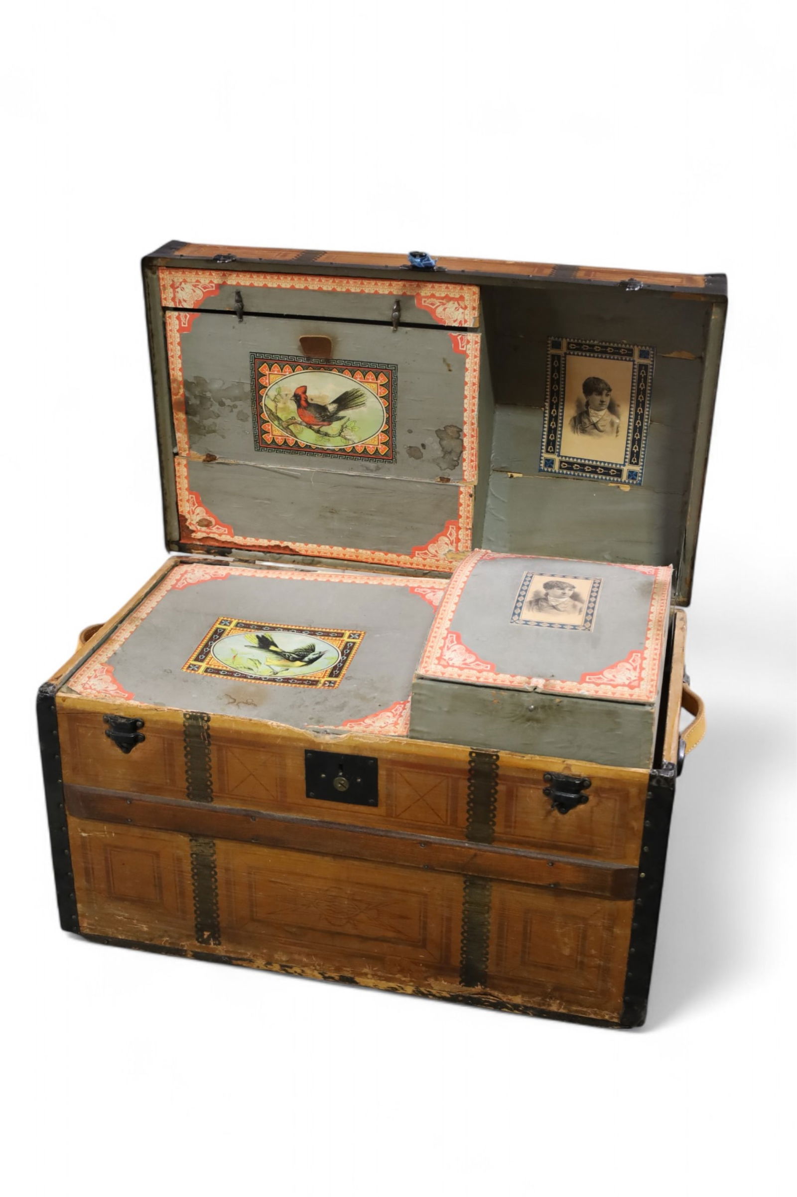 HUMPBACK TRUNK (1 of 3)