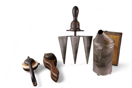 PRIMITIVE TABLE ITEMS