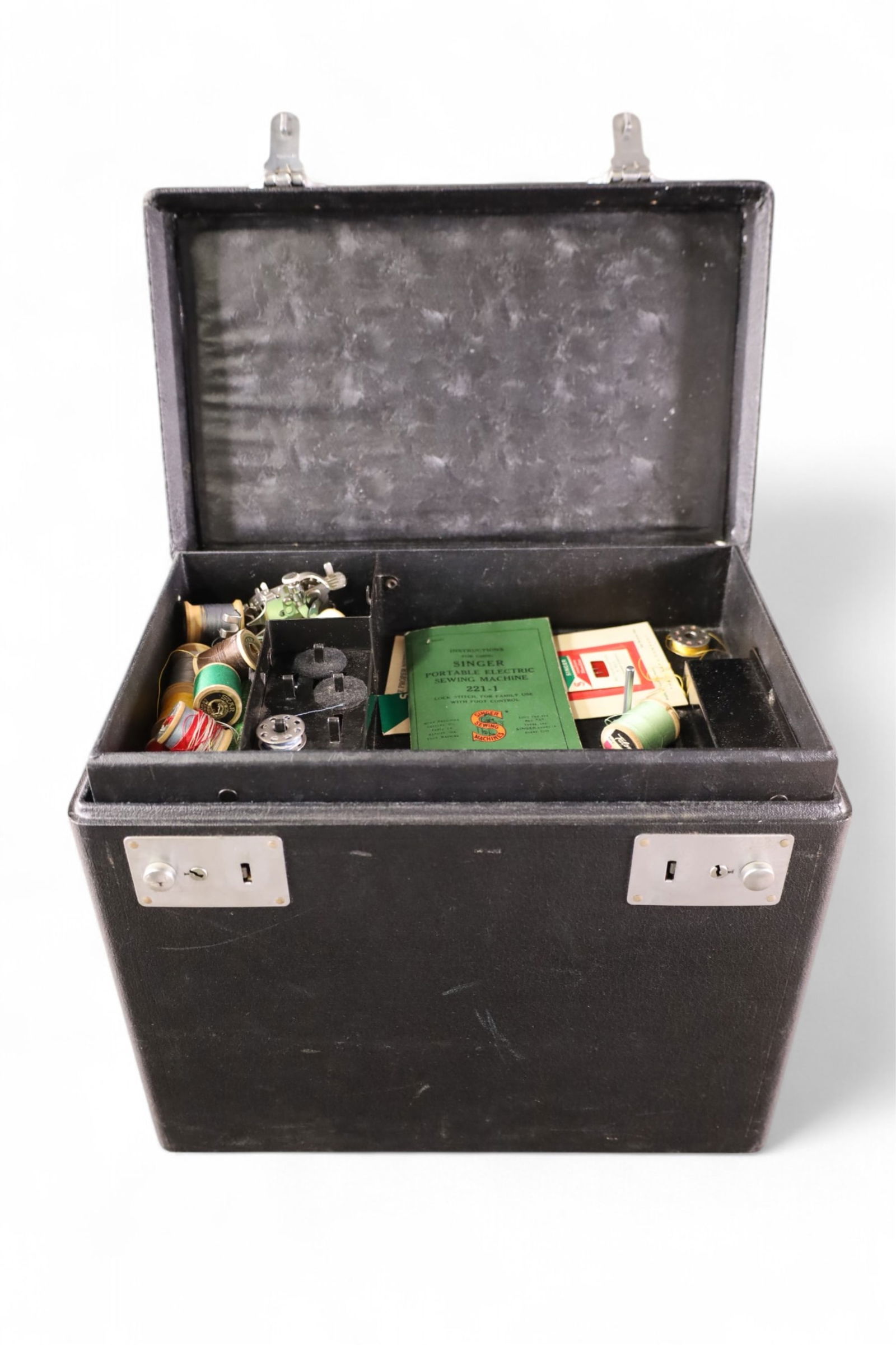 FEATHERWEIGHT SINGER SEWING MACHINE (1 of 2)