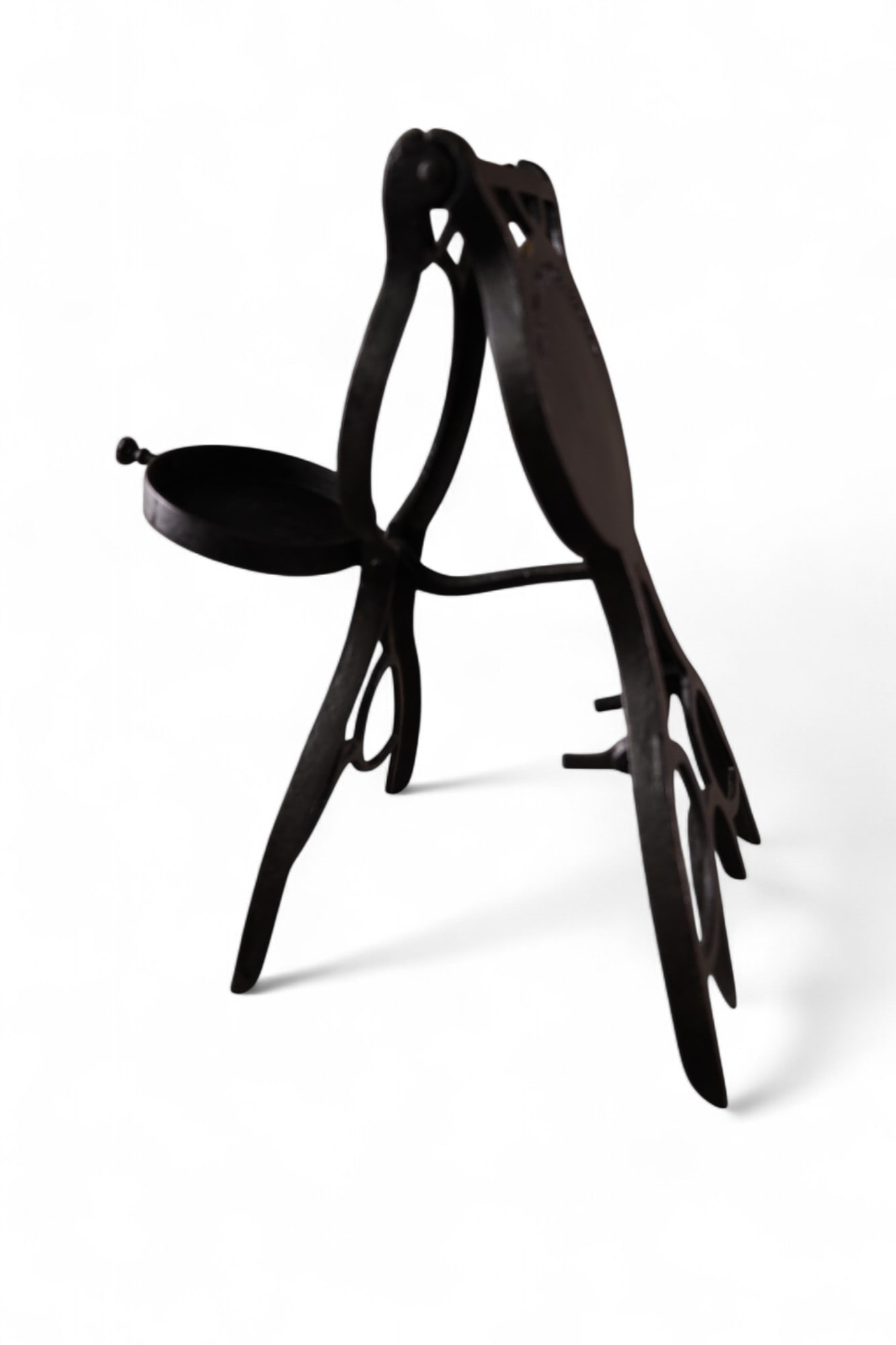 PRIMTIVE CAST IRON HOLDER (1 of 2)