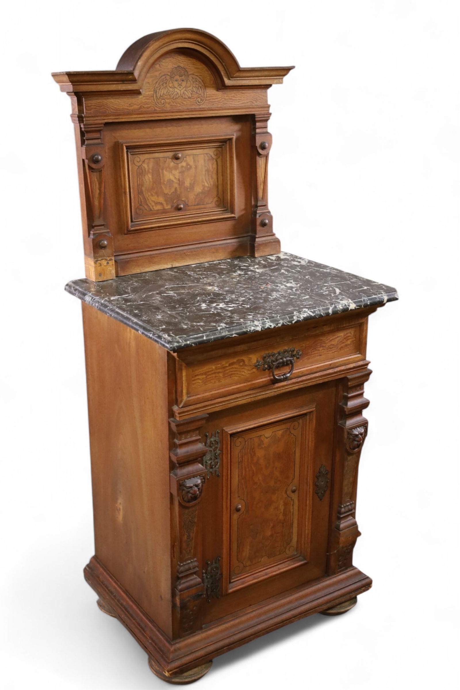 VICTORIAN NIGHTSTAND (1 of 4)