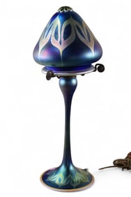 ART GLASS TABLE LAMP