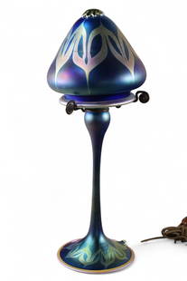 ART GLASS TABLE LAMP: LARGE ART GLASS TABLE LAMP, SIGNED CARL RADKE. PULLED FEATHER ART GLASS TABLE LAMP. LIGHT SURFACE SCRATCHES. 8" DIAM x 20 1/2" H.