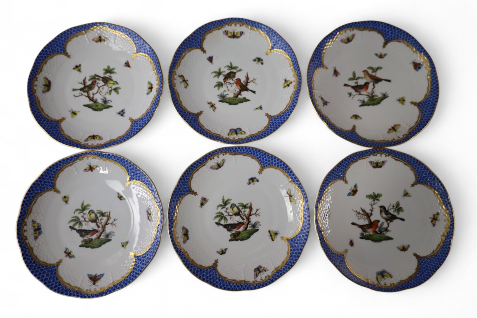 SET OF 6 HEREND ROTHSCHILD BIRD PLATES: ET OF 6 HEREND ROTHSCHILD BIRD SALAD PLATES, BLUE FISH SCALE SALAD PLATES. 7 3/4" DIAM.
